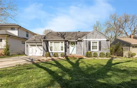 5006 W 72nd Ter, Prairie Village, KS 66208