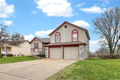 2304 Valley View W Dr, Pleasant Hill, MO 64080