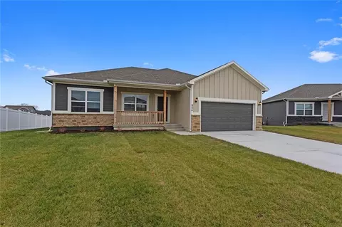 706 Blazing Star Dr, Raymore, MO 64083