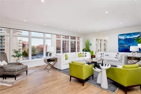 400 W 49th Ter #2056, Kansas City, MO 64112