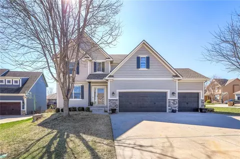 1305 Ashdown Cir, Raymore, MO 64083