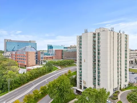 3838 Rainbow Blvd #304, Kansas City, KS 66103
