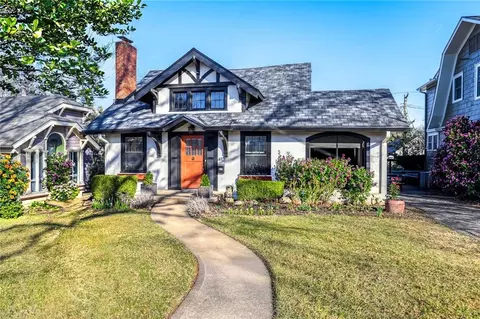 4921 Bell St, Kansas City, MO 64112