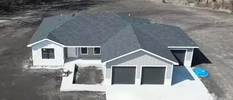 1009 George Ct, Effingham, KS 66023