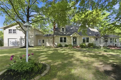 14401 Lookout Dr, Kansas City, MO 64139
