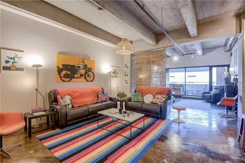 360 W Pershing Rd #250, Kansas City, MO 64108