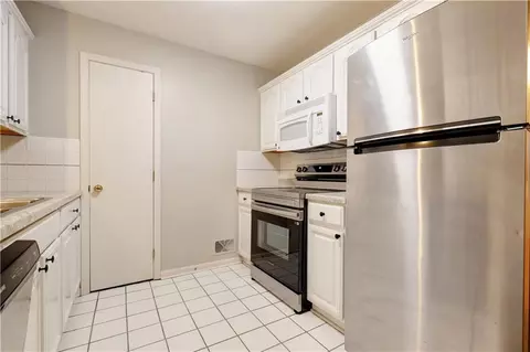 Kitchen - 3613 Randall Dr, Independence, MO 64055 photo 4 of 5