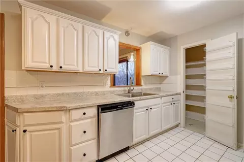 Kitchen - 3613 Randall Dr, Independence, MO 64055 photo 2 of 5