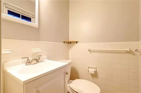 Bath - 3613 Randall Dr, Independence, MO 64055 photo 1 of 2