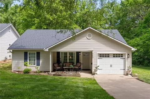 9253 Walnut St, Kansas City, MO 64114