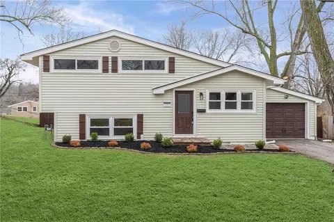 3507 Ruysser Rd, Kansas City, MO 64137