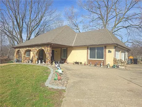 3405 S Crysler Ave, Independence, MO 64055
