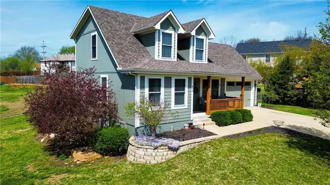 804 Cherokee Ct, Paola, KS 66071
