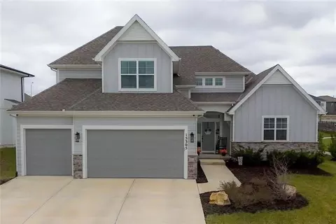 15305 W 172nd Pl, Olathe, KS 66062