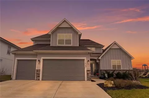 15305 W 172nd Pl, Olathe, KS 66062
