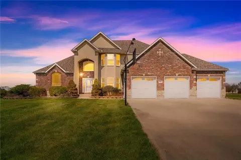 24611 Woodland Cir, Lees Summit, MO 64086