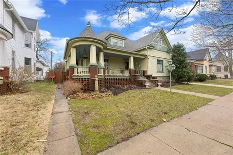 107 E Peoria St, Paola, KS 66071