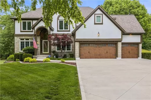 3036 SW Pergola Vw, Lees Summit, MO 64081