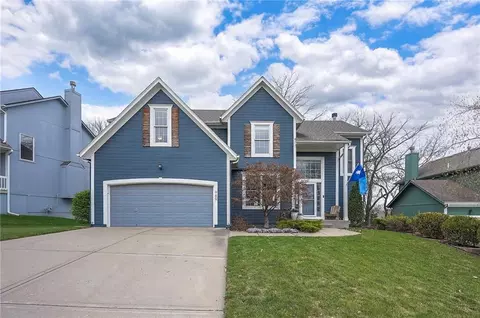 989 S Clearwater Creek Dr, Olathe, KS 66061