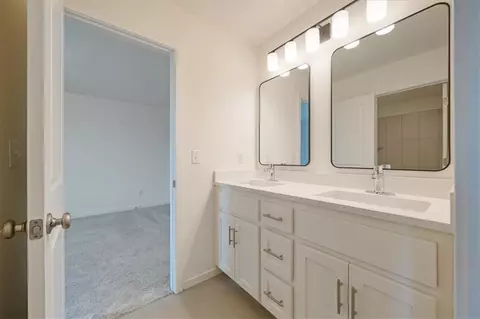 Bath - 2614 SW Firefly Ln, Lees Summit, MO 64082 photo 7 of 8