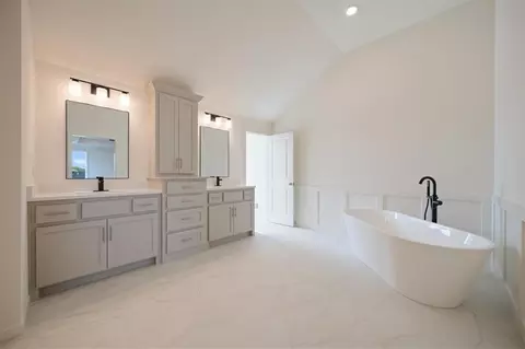 Bath - 2614 SW Firefly Ln, Lees Summit, MO 64082 photo 5 of 8