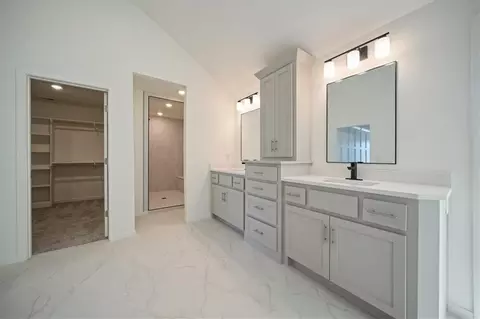 Bath - 2614 SW Firefly Ln, Lees Summit, MO 64082 photo 6 of 8