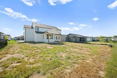 Exterior - 2614 SW Firefly Ln, Lees Summit, MO 64082 photo 3 of 4