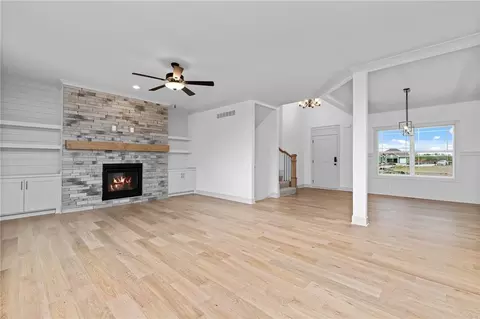 Living - 17132 W 164th Ter, Olathe, KS 66062 photo 4 of 5