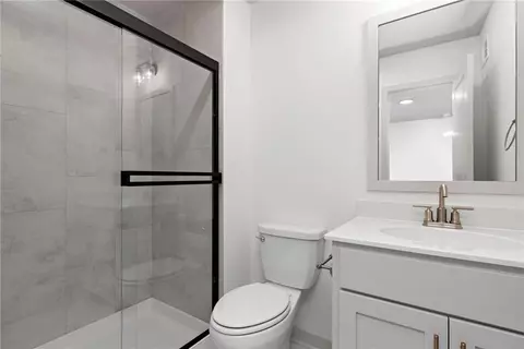 Bath - 17132 W 164th Ter, Olathe, KS 66062 photo 8 of 9