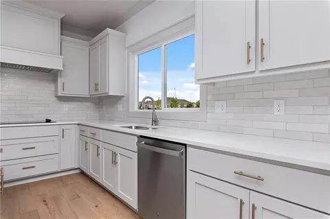 Kitchen - 17132 W 164th Ter, Olathe, KS 66062 photo 4 of 6