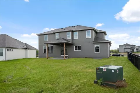 Exterior - 17132 W 164th Ter, Olathe, KS 66062 photo 7 of 11