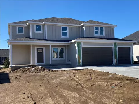 Exterior - 17132 W 164th Ter, Olathe, KS 66062 photo 3 of 11