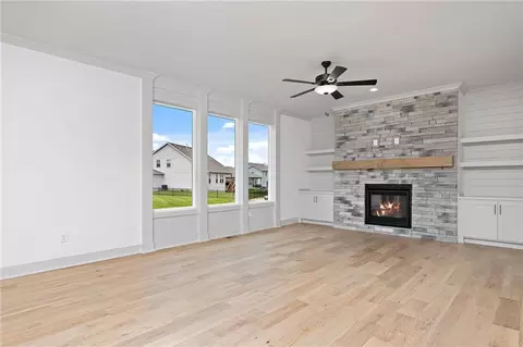 Living - 17132 W 164th Ter, Olathe, KS 66062 photo 2 of 5