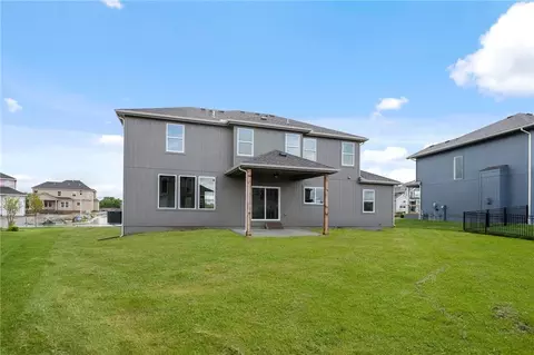 Exterior - 17132 W 164th Ter, Olathe, KS 66062 photo 8 of 11