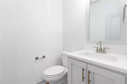 Bath - 17132 W 164th Ter, Olathe, KS 66062 photo 9 of 9