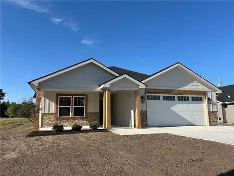 1116 Bluestem Cir, Baldwin City, KS 66006