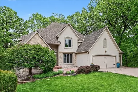 5529 Sleepy Hollow Dr, Parkville, MO 64152