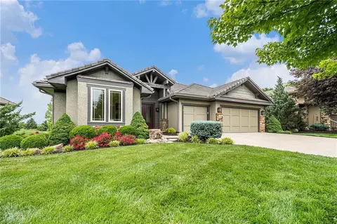 26793 W 100th Pl, Olathe, KS 66061