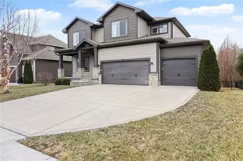4212 SW Stoney Brook Dr, Lees Summit, MO 64082