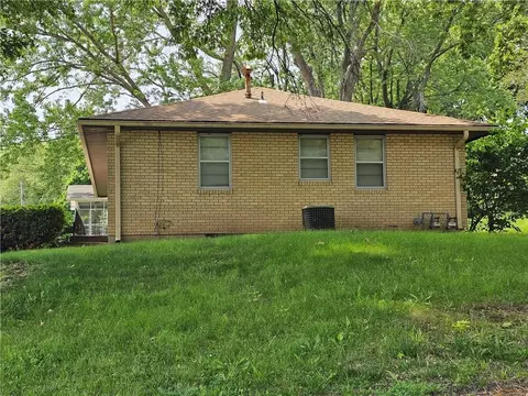 Exterior - 524 E Walnut St, Independence, MO 64050 photo 2 of 2