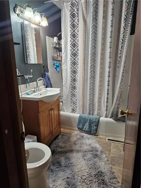 Bath - 524 E Walnut St, Independence, MO 64050 photo 1 of 1