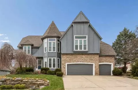 6642 Monticello Ct, Parkville, MO 64152