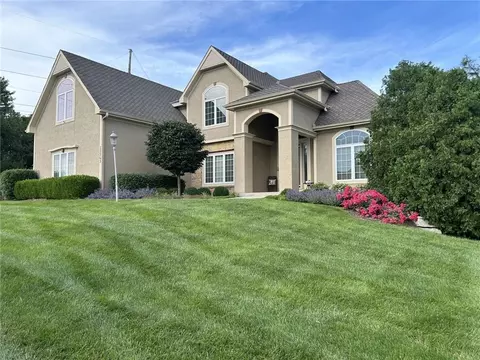 15565 S Gallery St, Olathe, KS 66062