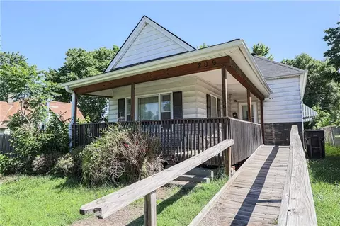 209 W Nebraska Ave, Saint Joseph, MO 64504