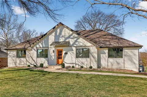 8206 NW Miami St, Weatherby Lake, MO 64152