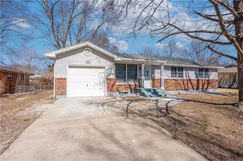 2404 Albert Lee Ave, Sedalia, MO 65301