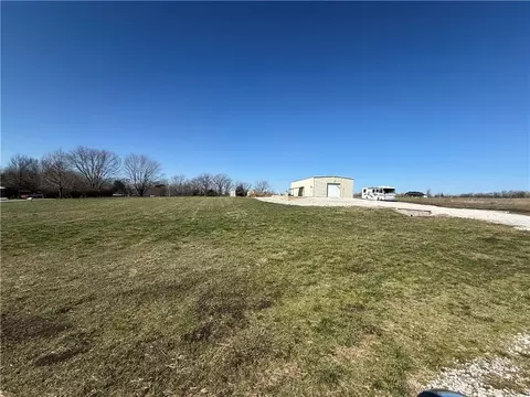 000 Somerset Rd, Paola, KS 66071
