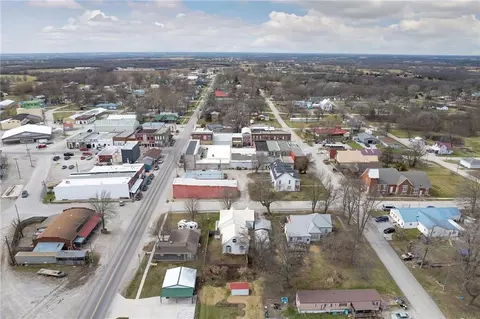 105 S Grant St, Jamesport, MO 64648