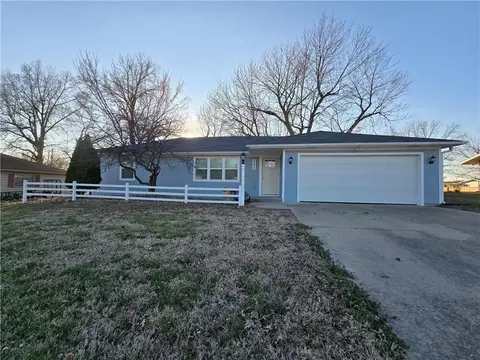 203 Kristine Ave, Clinton, MO 64735