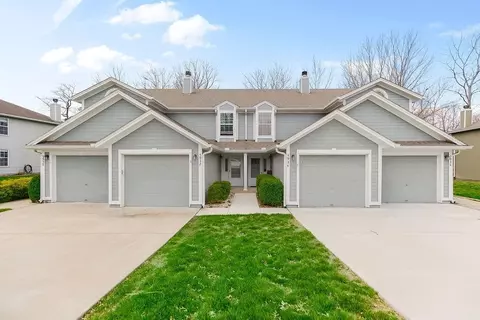 5932 NE Moonstone Dr #3B, Lees Summit, MO 64064
